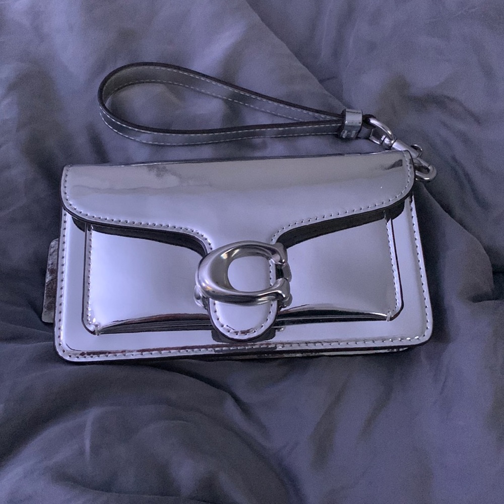 🚨SOLD🚨 Coach shine collection metallic silver Tabby wristlet
